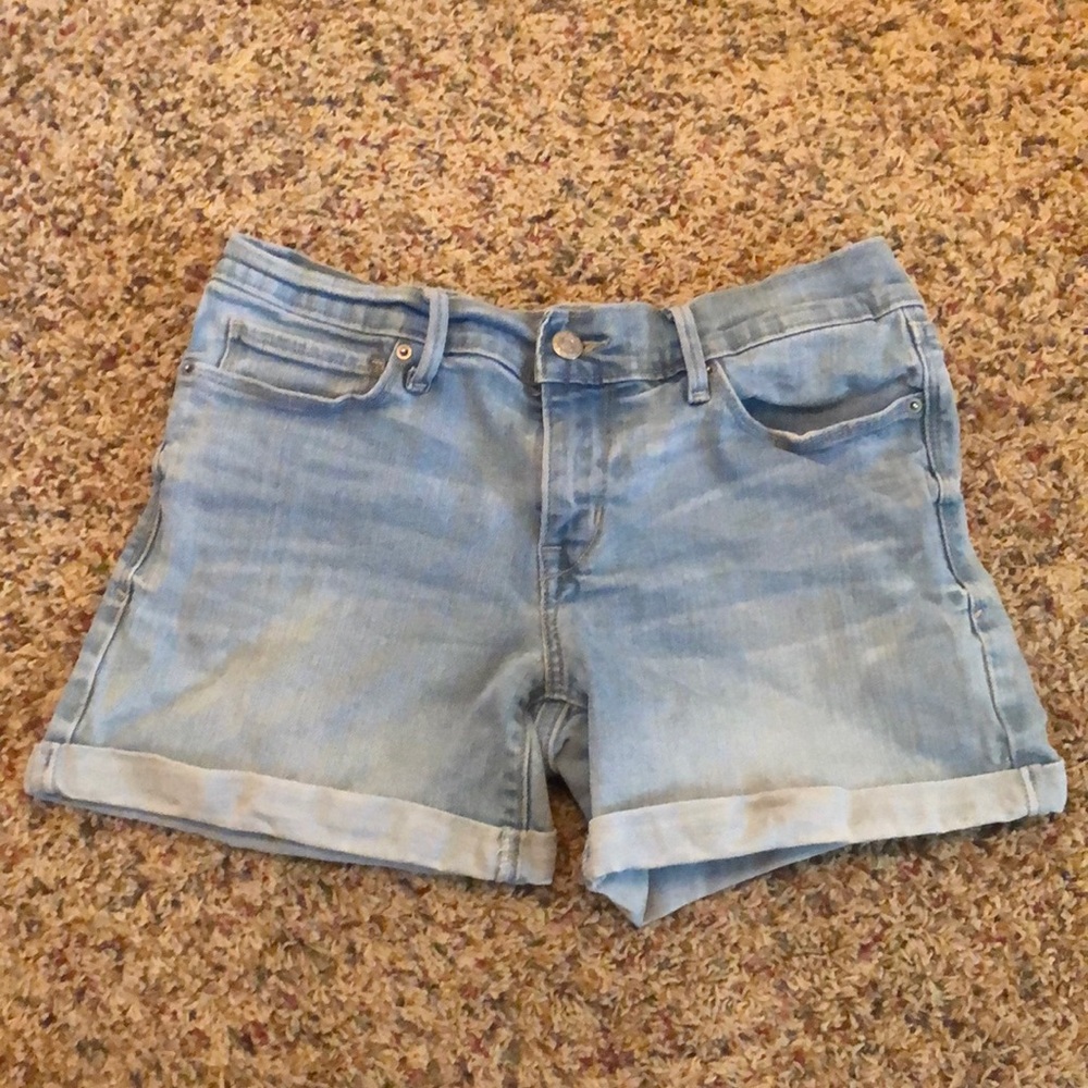womans levis light wash cuffed shorts 27 waist
